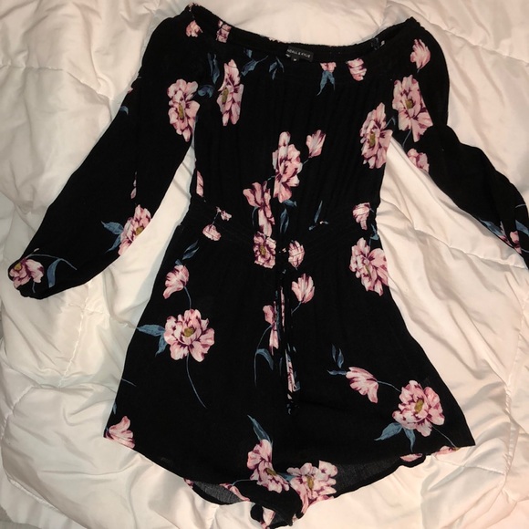 Off the shoulder romper - Picture 1 of 3